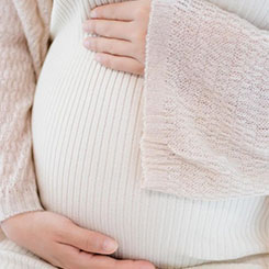 东方日升涨近4😌🇦🇬0%，迈为股份涨😿🐈超45%，单股高🇰🇬🏸